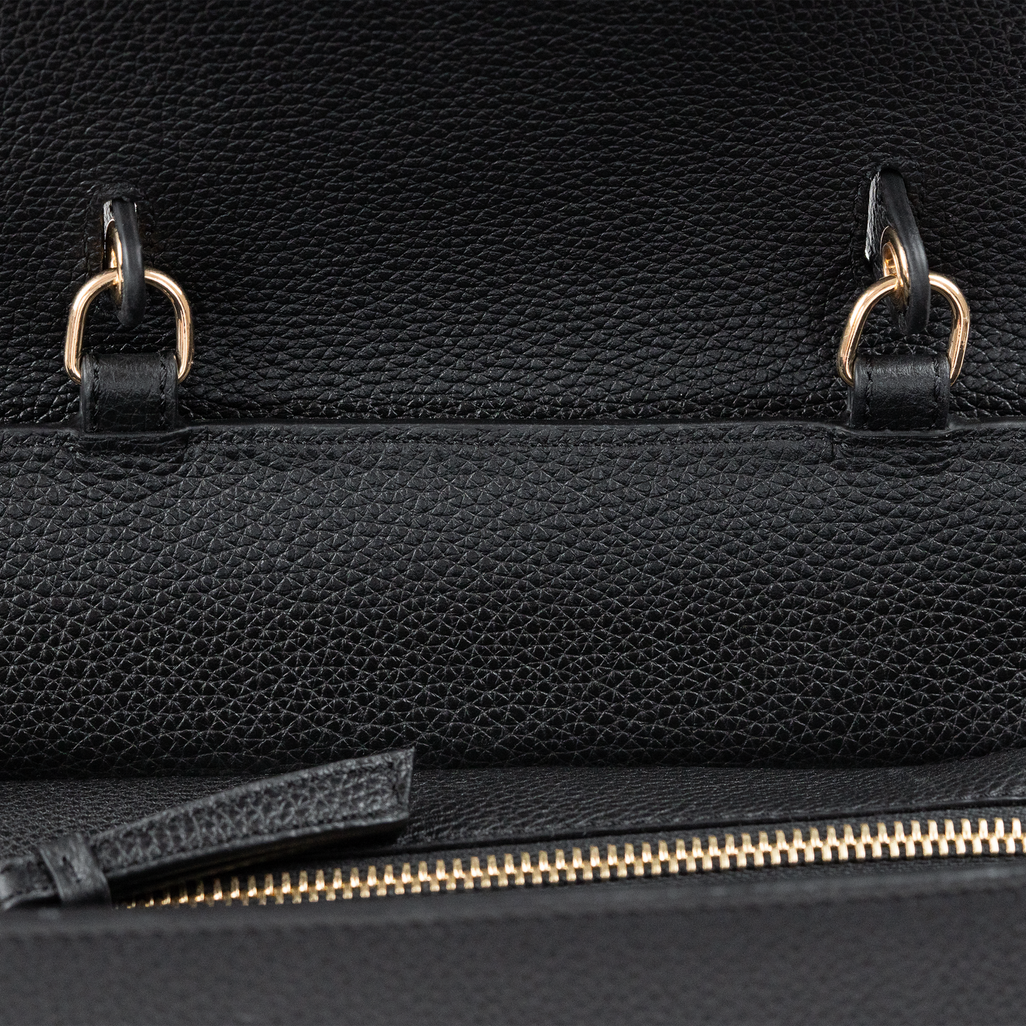 Close-up of gold-tone hardware on Santoir Mini Boss bag in black grained calfskin, showcasing refined clasp and luxury craftsmanship made in Spain.