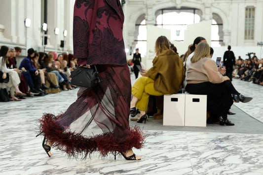 SANTOIR AT MERCEDES-BENZ FASHION WEEK : CRAFTSMANSHIP & AVANT-GARDE ON ISABEL SANCHIS RUNWAY FW26–27 (MARCH 18, 2026)