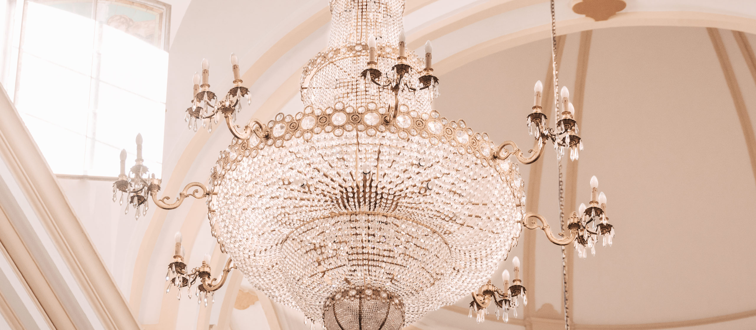 Chandellier hanging close up